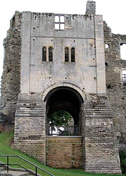 The Norman gatehouse at Newark Castle (A Nicholson, 2005).