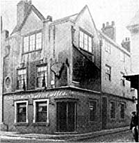 The Royal Children public house before being rebuilt in the 1920s.