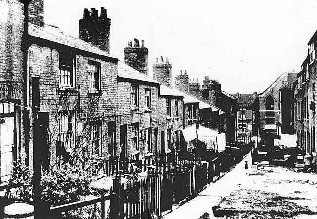 ROYAL OAK HILL, Sneinton Elements, looking towards Carlton Road, about 1950, shortly before demolition. (Nottingham Local Studies Library).