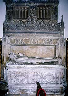 Monument to John de Strelley (A Nicholson, 2003).